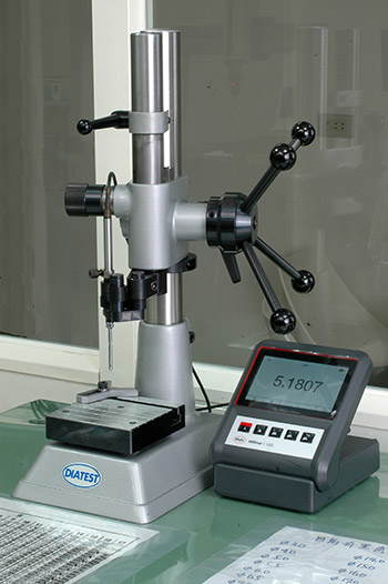 Mahr internal measuring machine